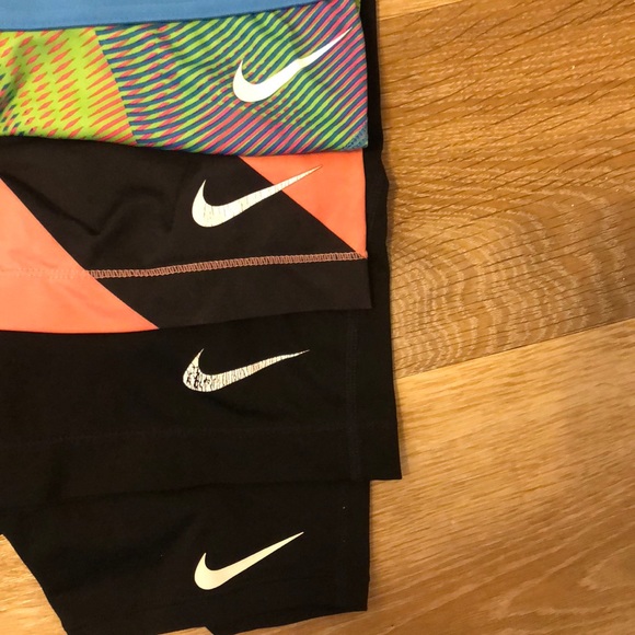 Women’s small Nike pros spandex shorts - Picture 3 of 4